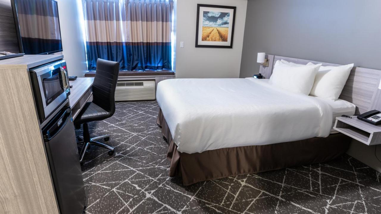Microtel Inn & Suites By Wyndham Lloydminster Exteriér fotografie