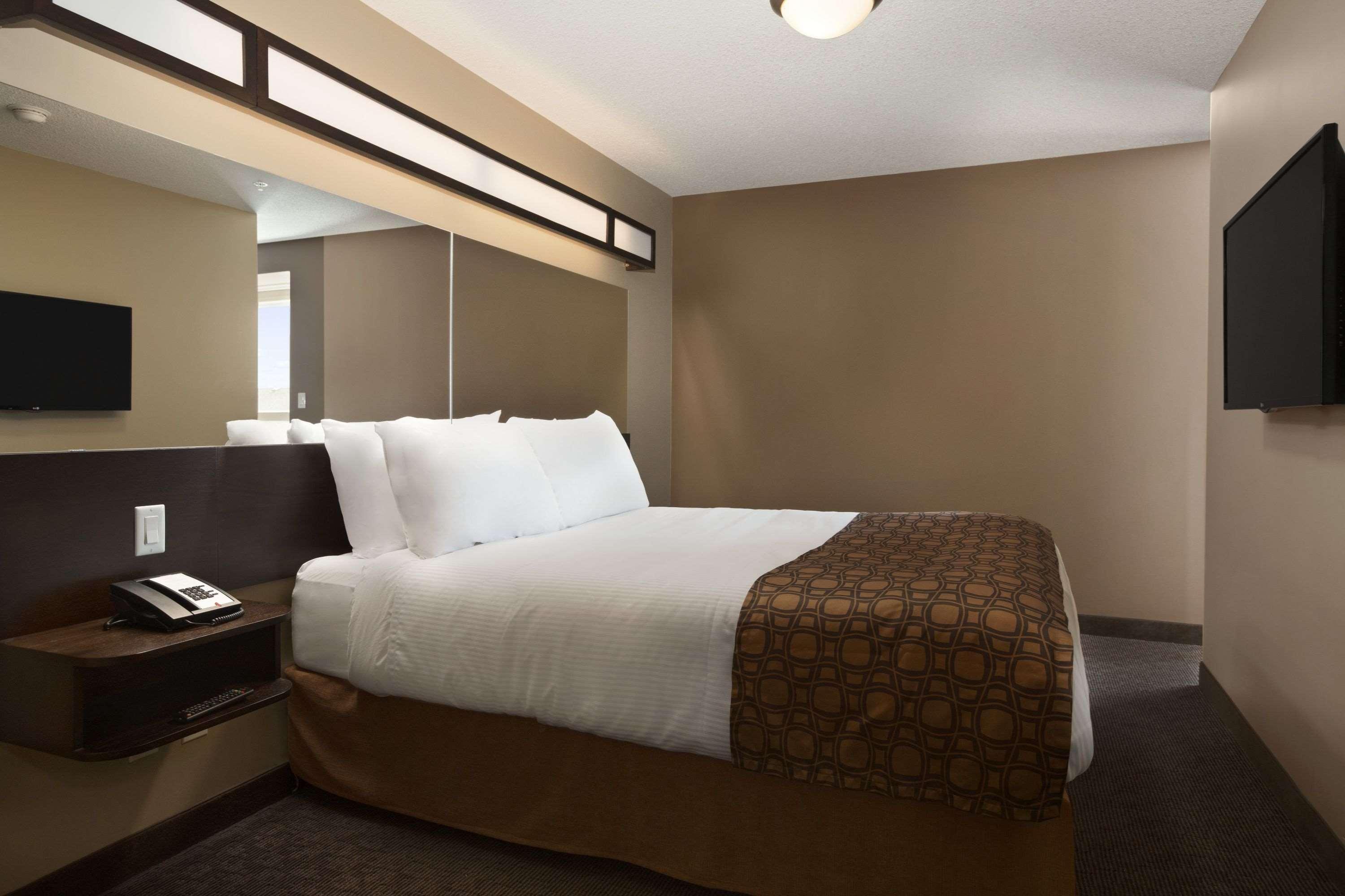 Microtel Inn & Suites By Wyndham Lloydminster Exteriér fotografie