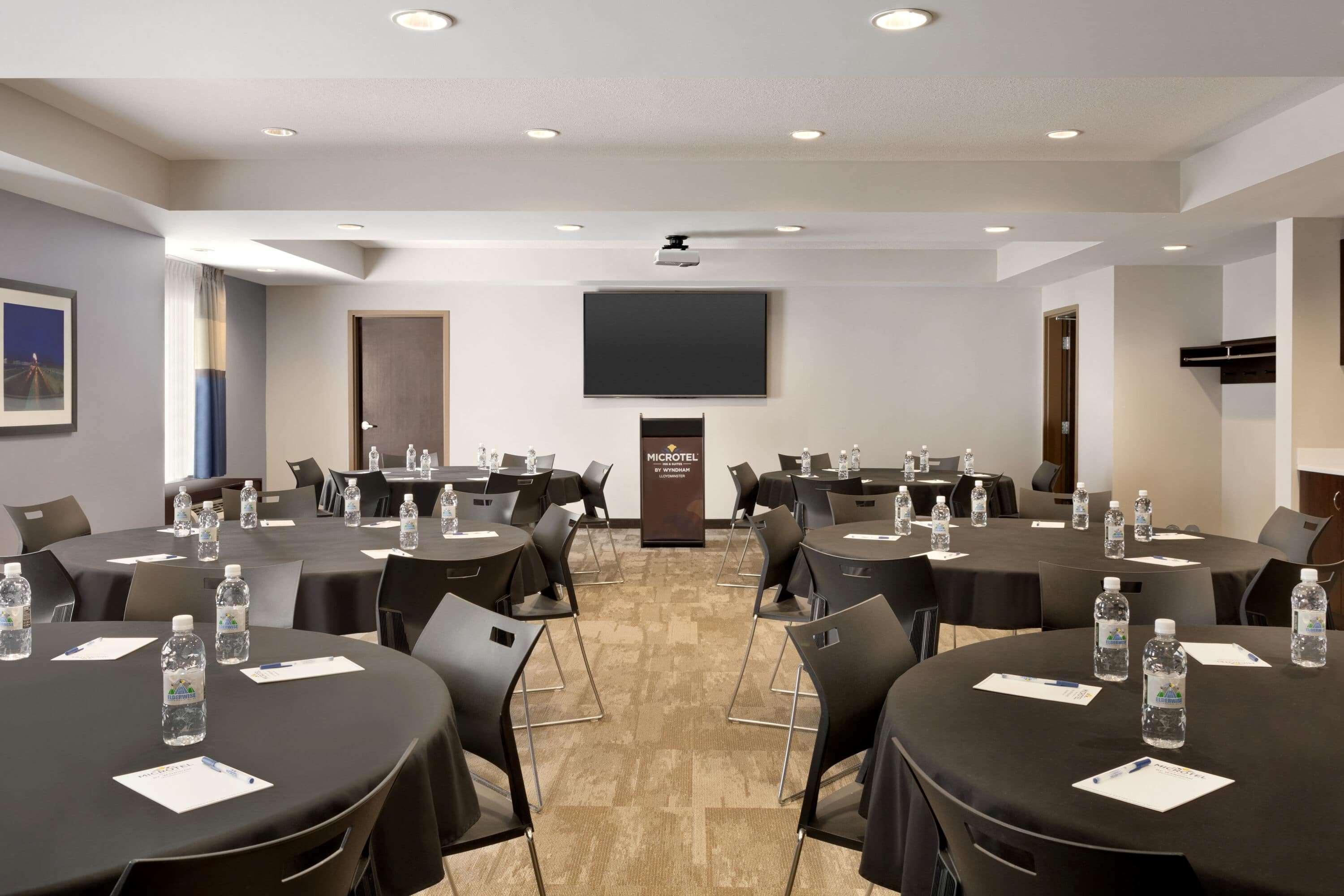 Microtel Inn & Suites By Wyndham Lloydminster Exteriér fotografie