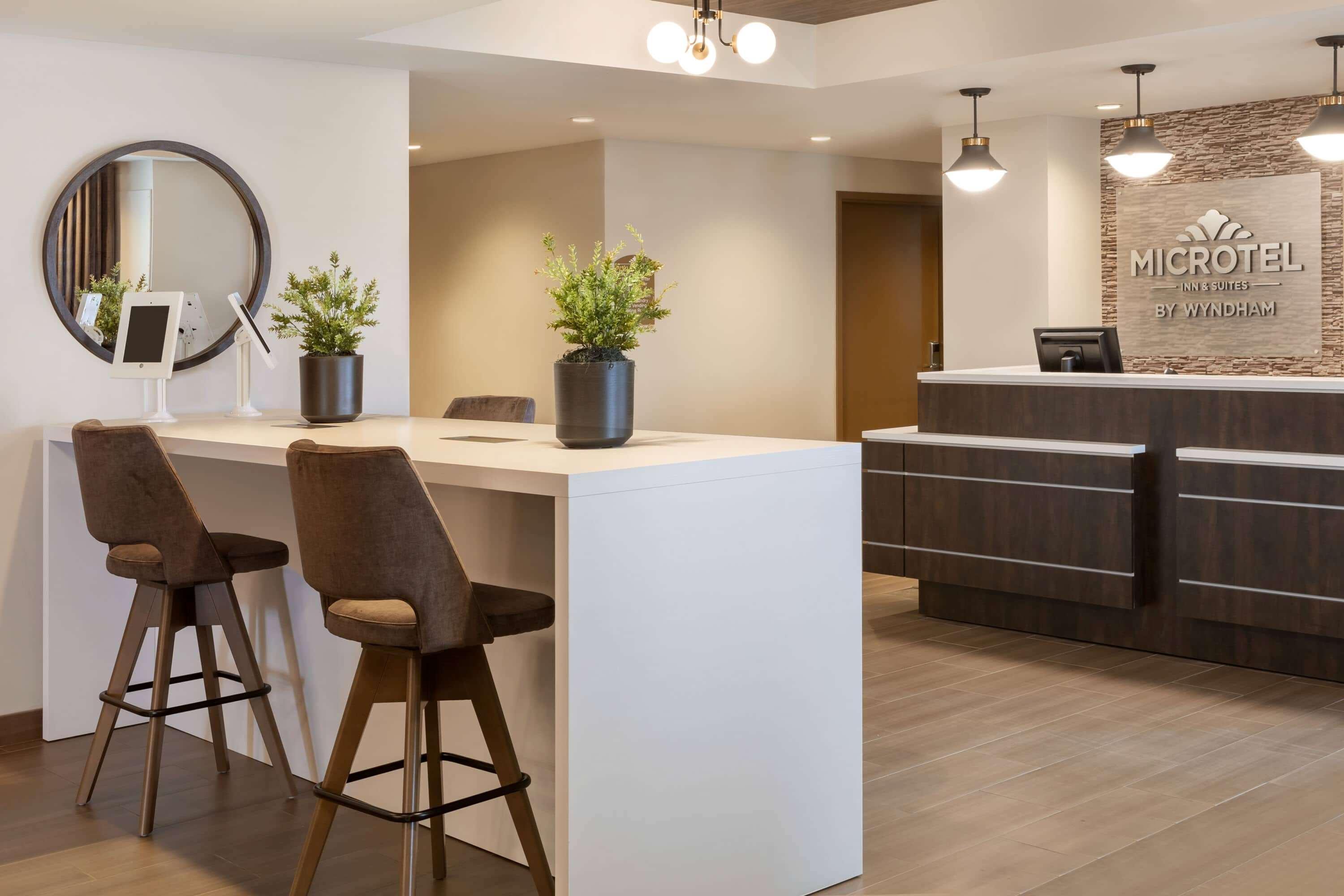 Microtel Inn & Suites By Wyndham Lloydminster Exteriér fotografie