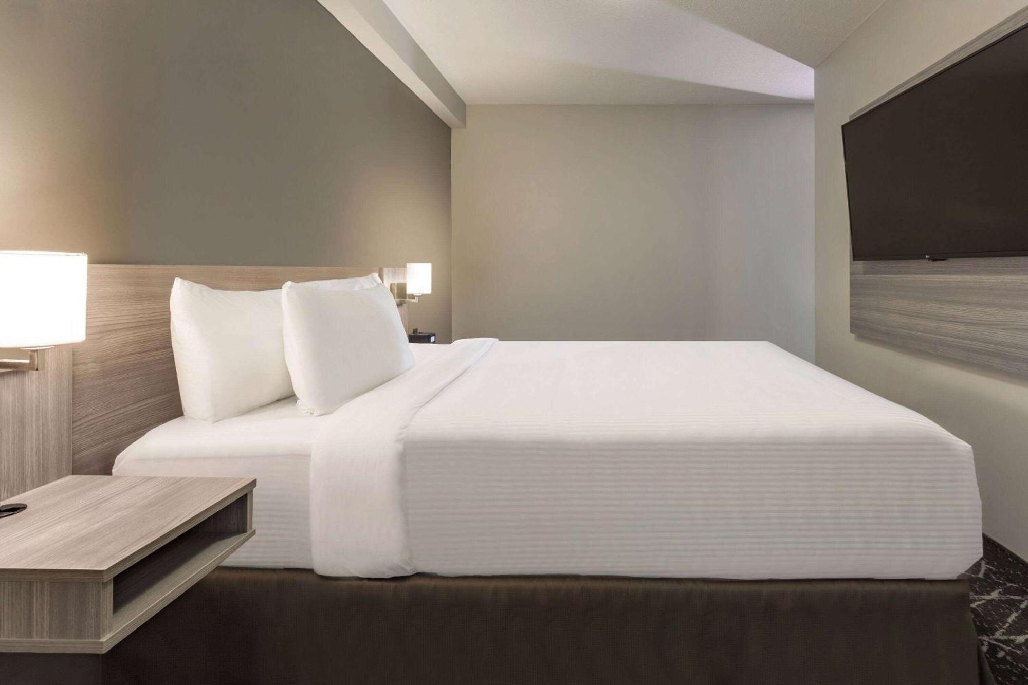 Microtel Inn & Suites By Wyndham Lloydminster Exteriér fotografie